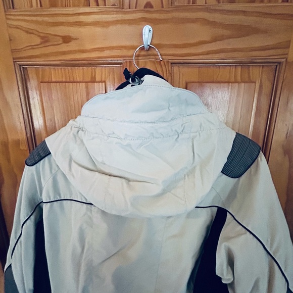 The North Face Black and Beige Jacket - Picture 13 of 13